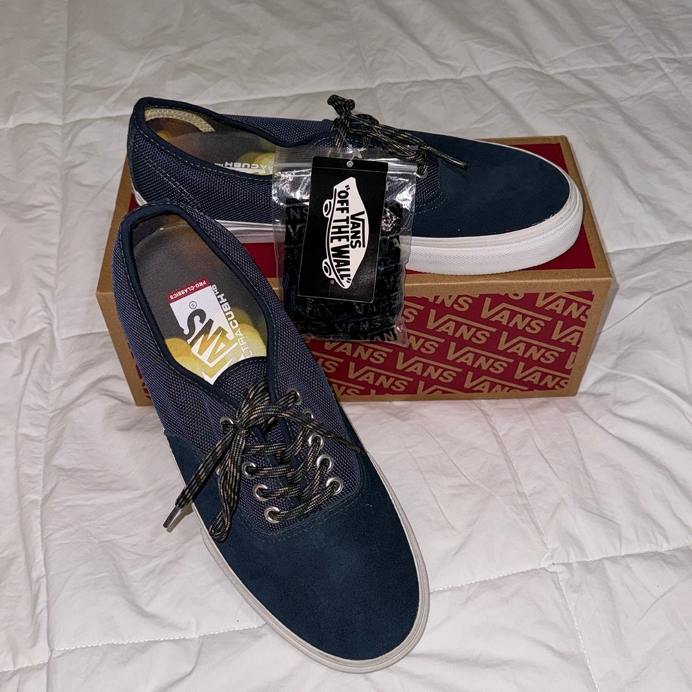7.5 Navy blue VANS
